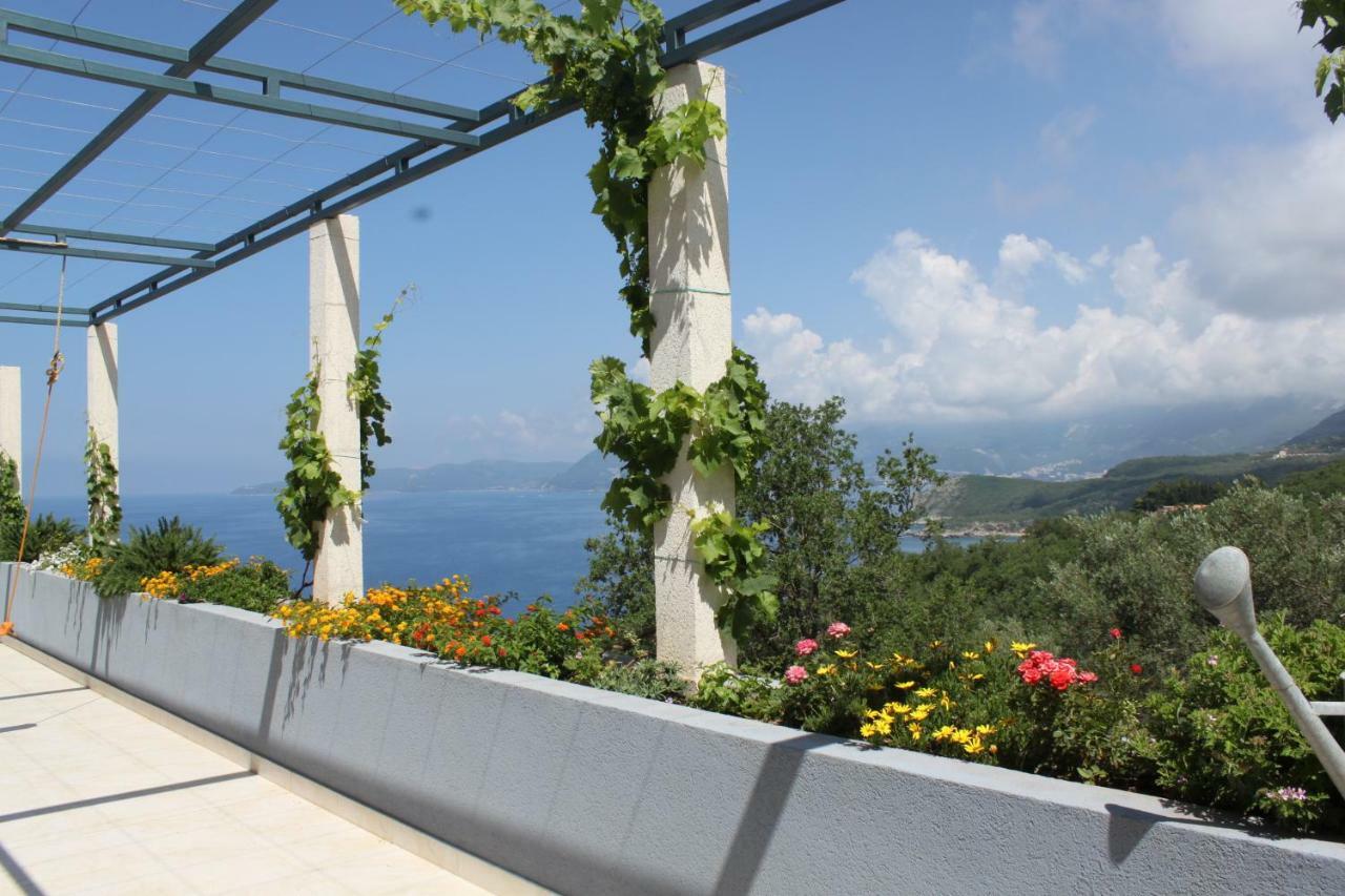Blue Mediterranean Apartments Sveti Stefan Exterior photo